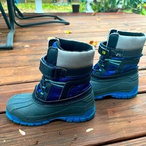 Boys Stride Rite snow boots. Size 12.